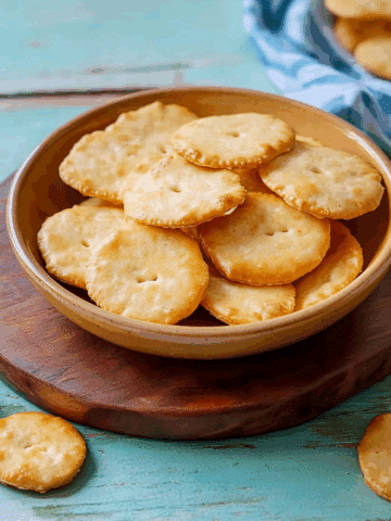 Buttery Homemade Ritz Crackers