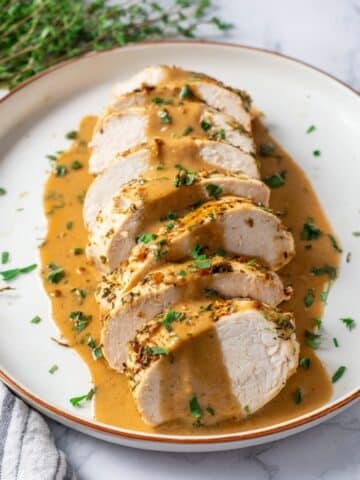 Slow Cooker Juicy Turkey Breast with Gravy Recipe