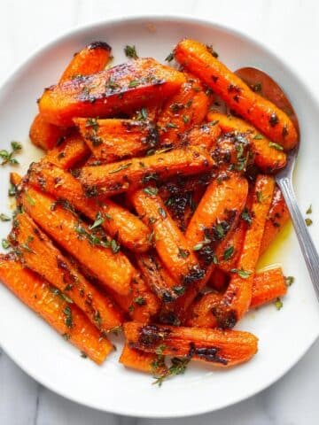 Honey Garlic Roasted Carrots with Coriander and Thyme Recipe