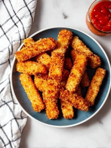 Homemade Crispy Baked and Fried Mozzarella Sticks with Marinara Dipping Sauce Recipe