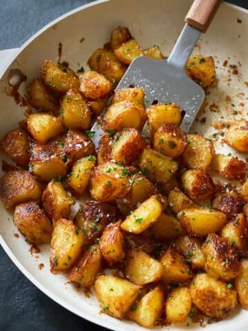 Crispy Garlic Herb Roasted Potatoes Recipe