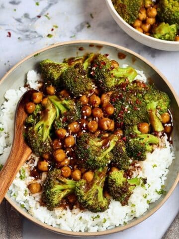 Garlic Broccoli Stir Fry with Chickpeas and Ginger Sauce Recipe