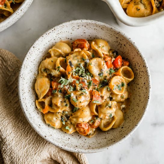 Tiktok's Baked Feta Pasta: Creamy, Flavorful, and Easy Weeknight Vegetarian Dinner Recipe