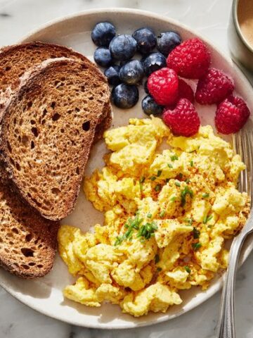 Fluffy Scrambled Eggs with Cottage Cheese Recipe