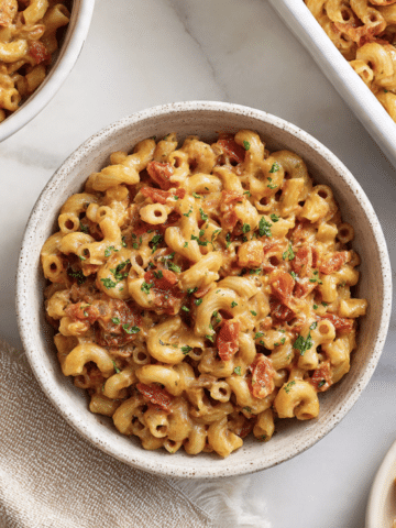 Tiktok's Baked Feta Pasta: Creamy, Flavorful, and Easy Weeknight Vegetarian Dinner Recipe