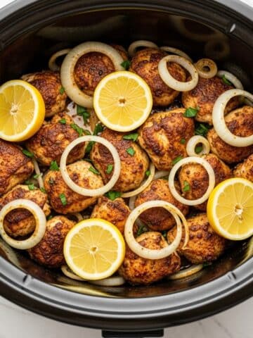 Slow Cooker Chicken Shawarma with Yogurt Sauce and Fresh Veggies Recipe