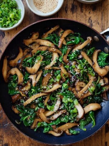 Sauteed Mushrooms and Spinach with Spicy Garlic Sauce Recipe