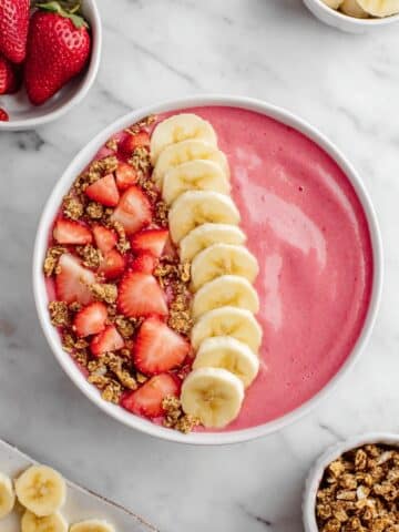 Strawberry Banana Smoothie Bowl Recipe