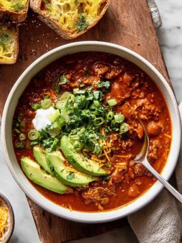 Crockpot Spicy Queso Beef Chili Recipe