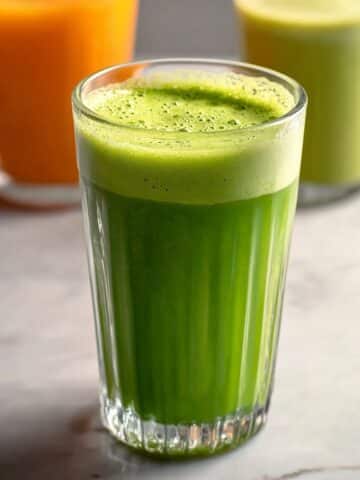 Green Spinach, Banana, and Citrus Smoothie Recipe