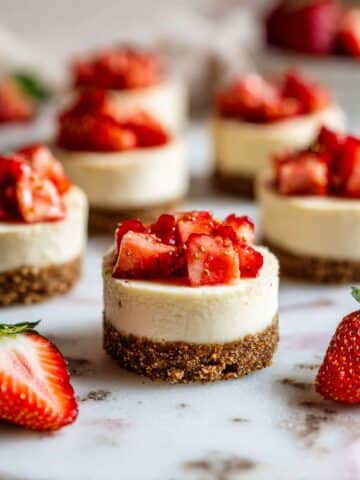 Easy Mini Strawberry Cheesecakes Recipe