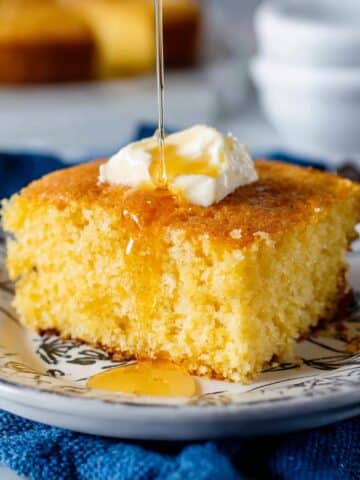 Best Homemade Sweet & Moist Cornbread Recipe