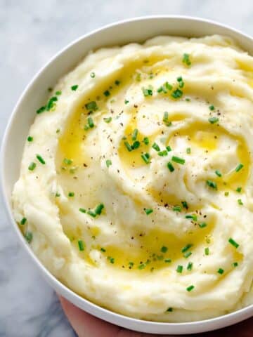 Creamy Mashed Potatoes with Butter, Garlic, and Chives Recipe