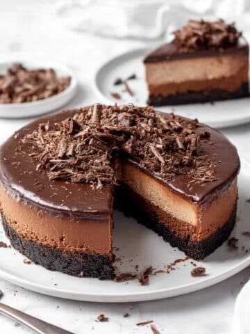 Decadent Chocolate Cheesecake with Ganache and Berries Recipe