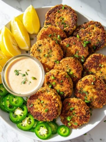 Healthy Tuna Cakes with Sriracha Aioli Recipe