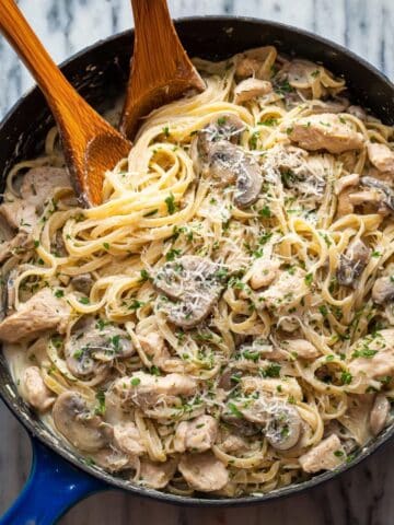 Creamy Chicken Fettuccine Alfredo with Mushrooms Recipe