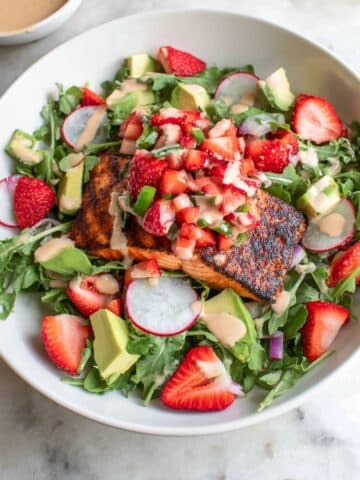 Grilled Salmon Salad with Strawberry Salsa and Lemon Vinaigrette Recipe