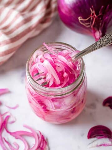 Easy Pickled Red Onions Recipe
