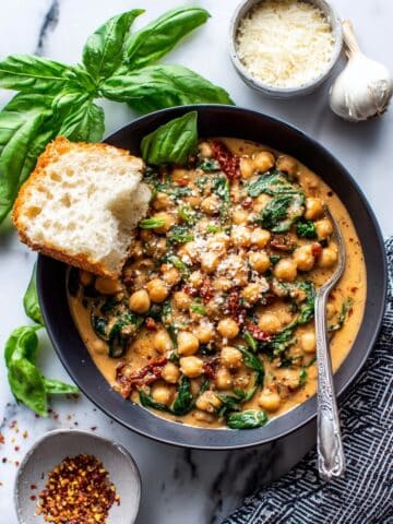 30 Minute Creamy Marry Me Chickpeas Recipe