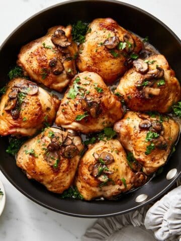 Chicken and Mushrooms in Thyme-Infused Sauce Recipe