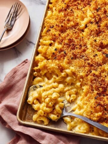 Crispy Sheet Pan Chili Mac n Cheese Recipe