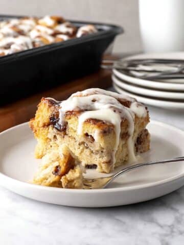 Easy Cinnamon Roll Dump Cake Recipe